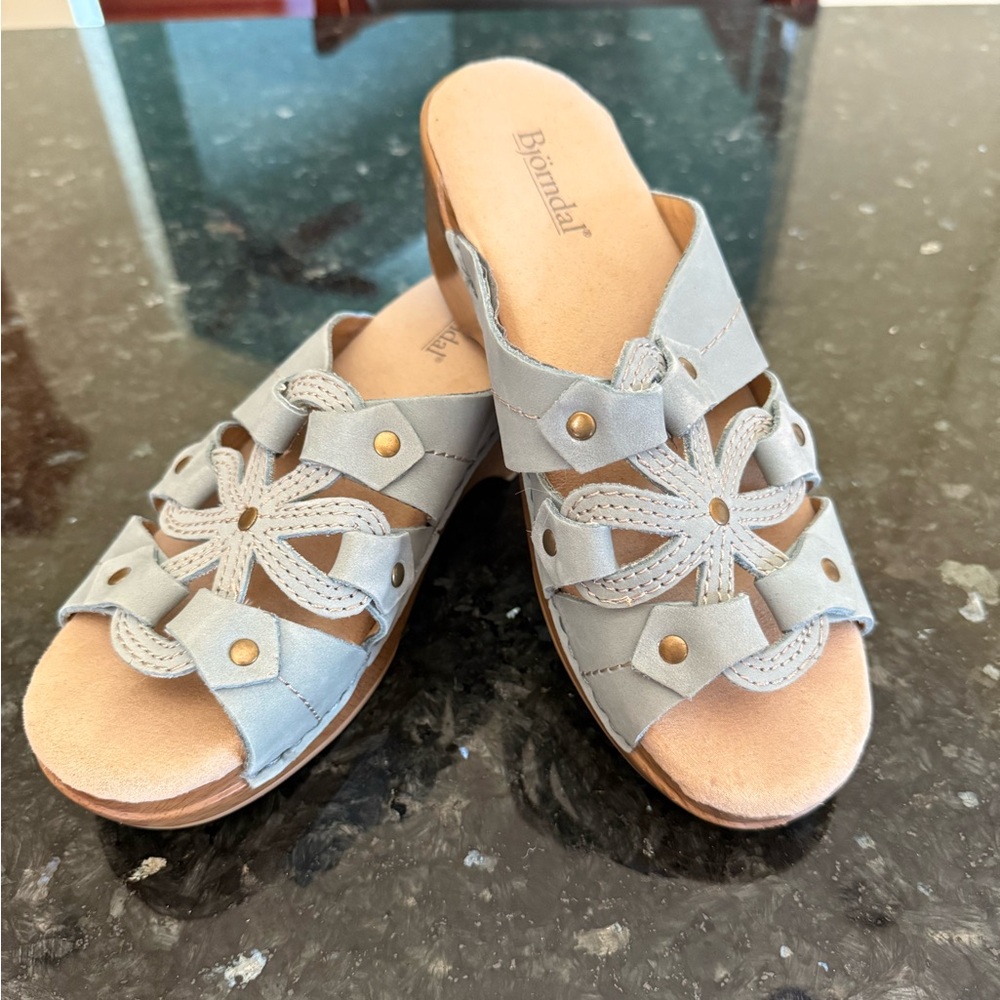 Bjorndal Clogs Sandals Womens Size 7 Leather Wedge Blue Comfy Insole $60
